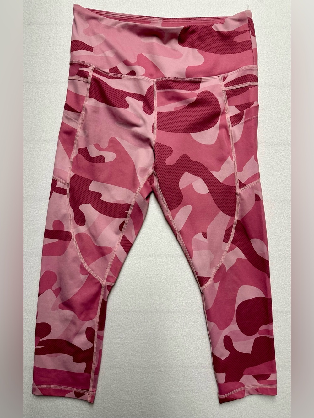 ZYIA Active Pink Camo Capri Leggings • Size 8–10 • Inseam 23”